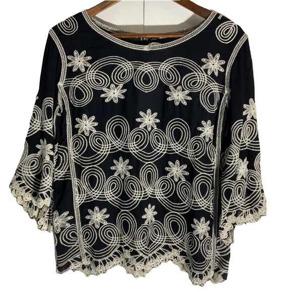 Very J Black White Embroidery Scalloped Hem/Sleeves Floral Round Neck Blouse M/L - Picture 1 of 14